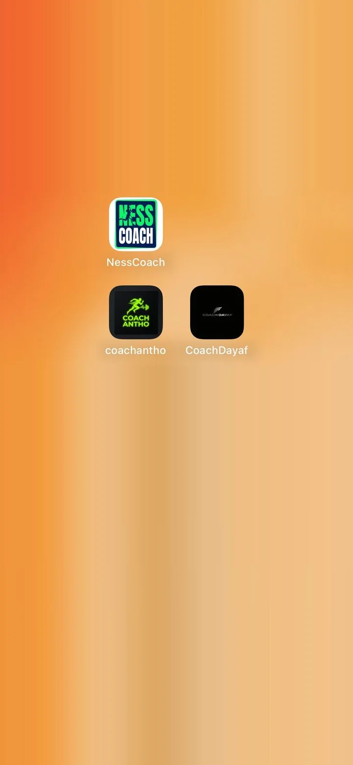 Écran d’accueil d’un téléphone : les apps de coachs, chacune avec son propre nom et son propre logo