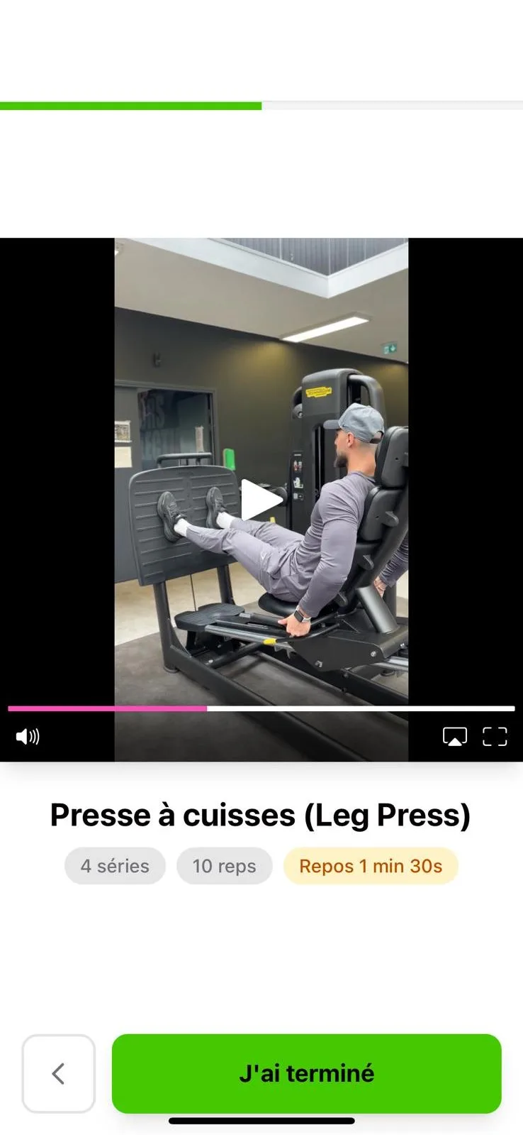 Écran de l’app côté client : la vidéo de démonstration du coach, avec les séries, répétitions et temps de repos