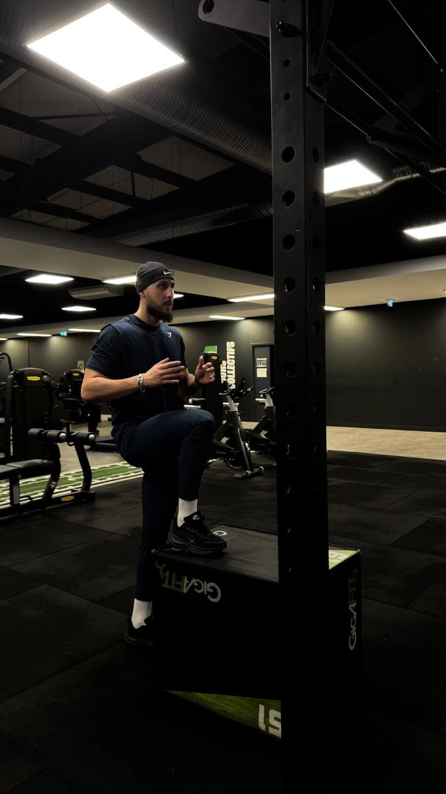 Exercice sur box en salle de sport