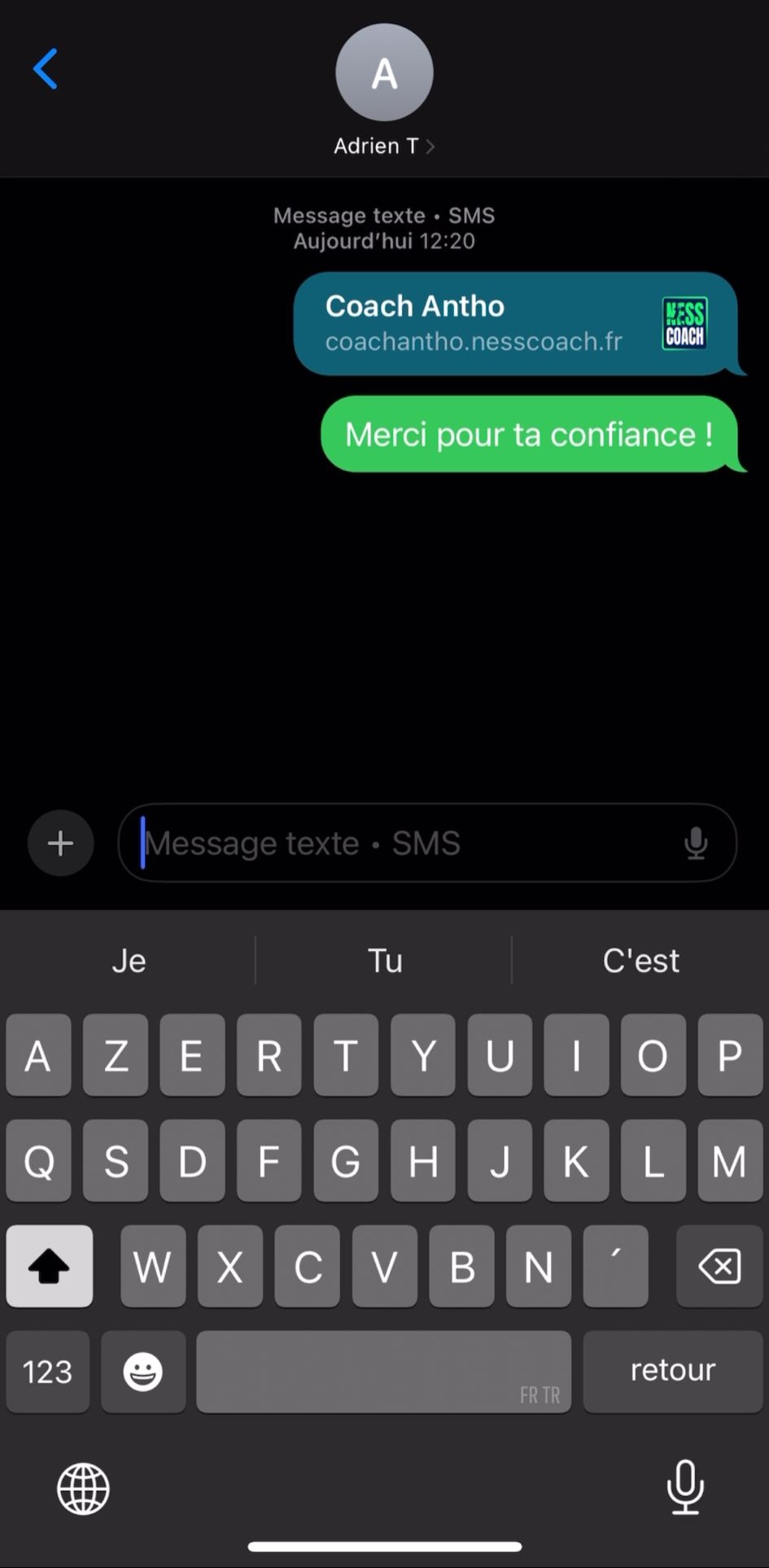 Envoie le lien à ton client par le canal de ton choix (WhatsApp, SMS, email…).